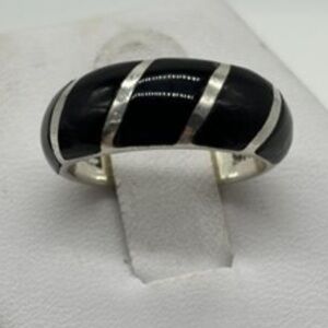 Elegant Black and Silver Women's Ring